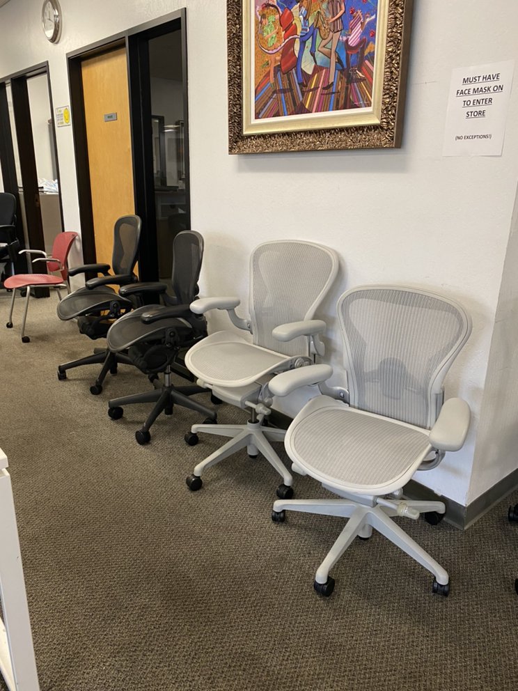 Herman Miller Aeron Size B — Graphite, PostureFit SL